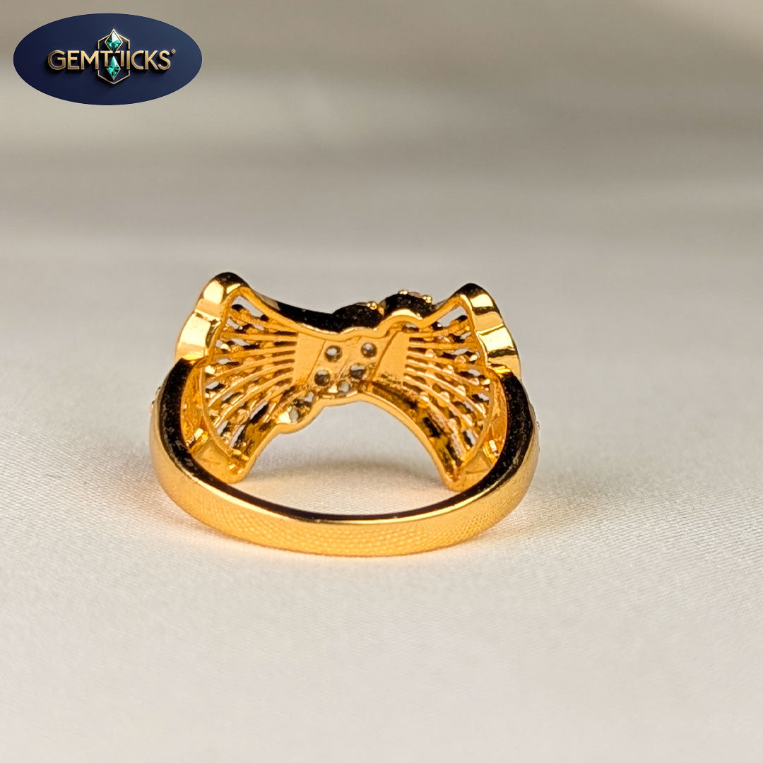 Bow Style Golden Ring – Elegant Stone Detail (non adjustable)