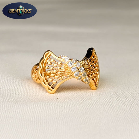 Bow Style Golden Ring – Elegant Stone Detail (non adjustable)